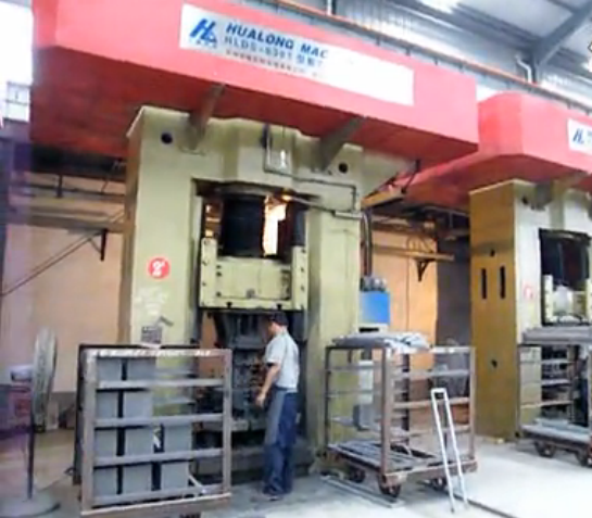 630吨、400吨电动螺旋压力机生产现场视频